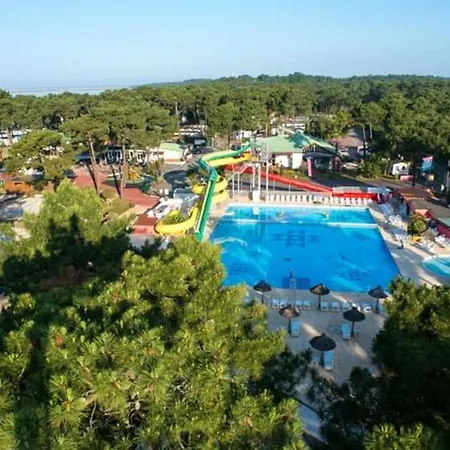 Holiday home Mobil-home 4 Pers Dans 4 Etoiles La Palmyre