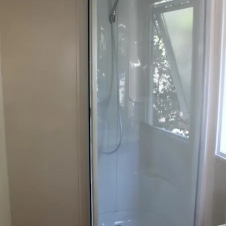 Mobil-home 4 Pers Dans 4 Etoiles Holiday home *