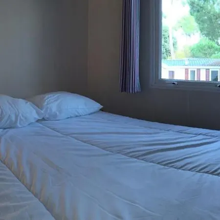 Mobil-home 4 Pers Dans 4 Etoiles Holiday home